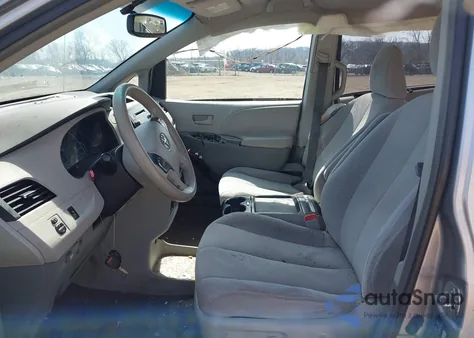 2011 Toyota Sienna Le V6/Le V6 Auto Access Seat from USA, damaged, VIN 5TDKK3DC9BS042370